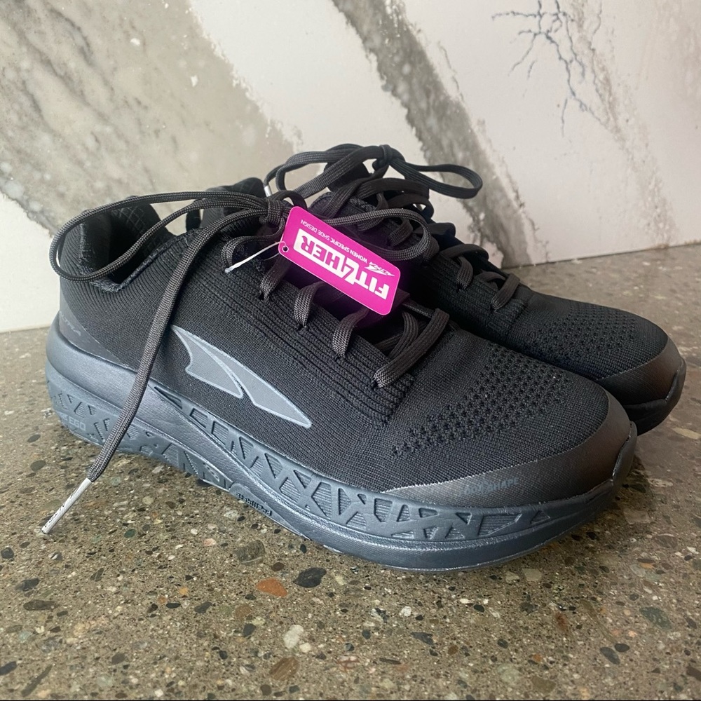 🆕 with tags! Altra Paradigm Size 8 (Black)